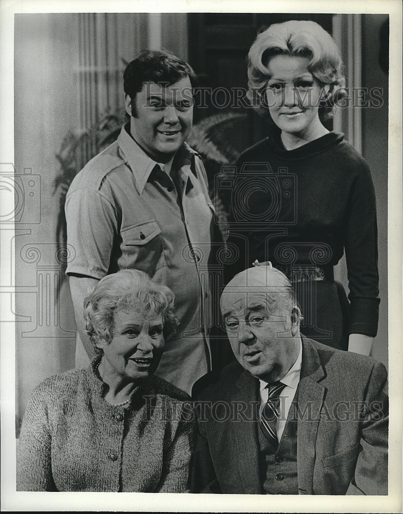 1973 Press Photo Shirley Booth, J. Pat O&#39;Malley of show &quot;A Touch of Grace&quot;- Historic Images