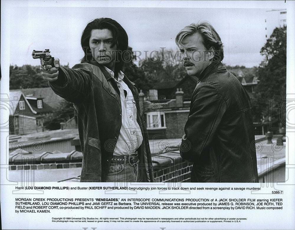 1989 Press Photo Lou Diamond Phillips & Kiefer Sutherland Star In "Renegades"- Historic Images