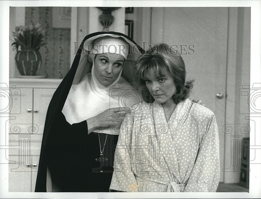 1989 Press Photo Susan Saint James Jane Curtin Kate &amp; Allie- Historic Images