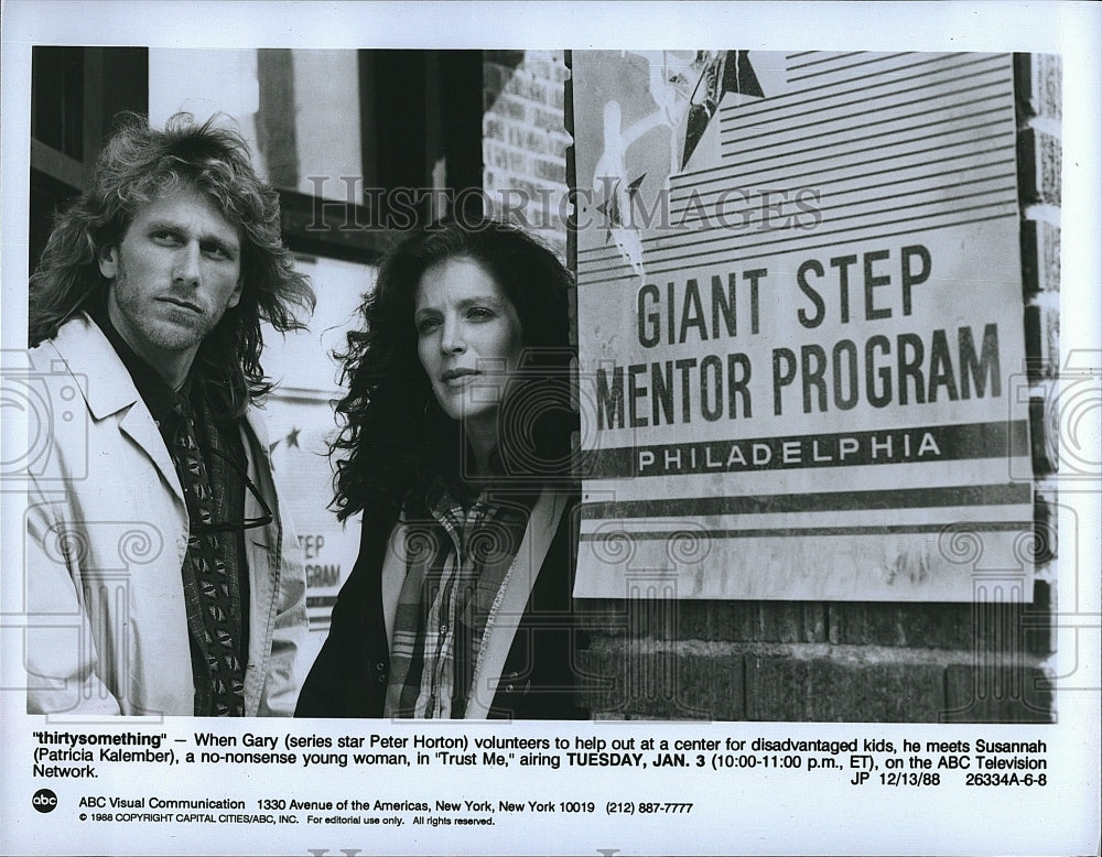 1988 Press Photo Peter Horton and Patricia Kalember in ABC-TV &quot;Trust Me&quot;.- Historic Images