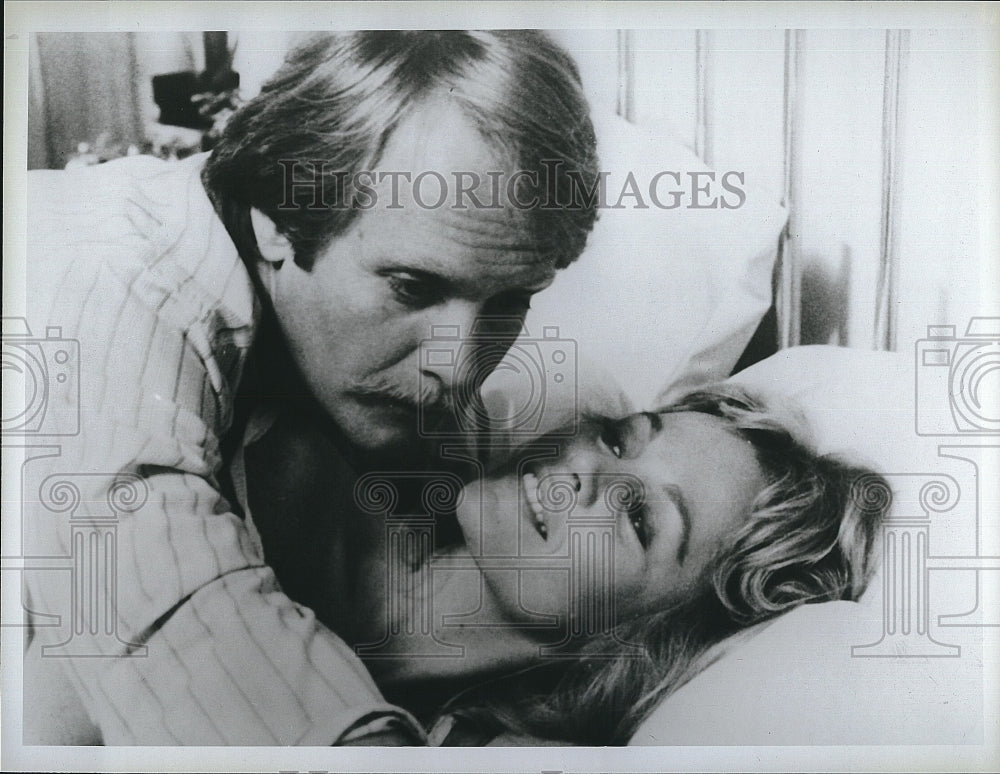 1986 Press Photo Martin Mull and Tuesday Weld Star in &quot;Serial&quot; on ABC- Historic Images