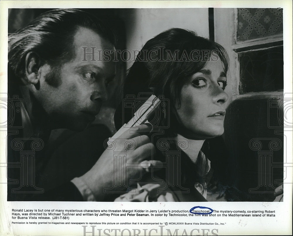 1983 Press Photo Actress Margot Kidder In Trenchcoat, Robert Hays- Historic Images