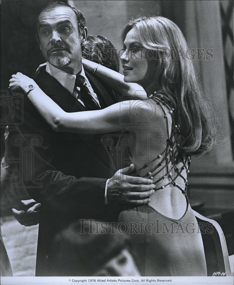 1976 Press Photo Sean Connery and Cornelia Sharpe in &quot;The Next Man&quot;.- Historic Images