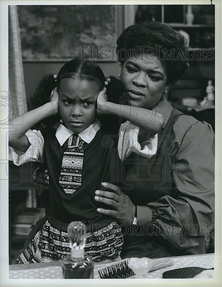 1986 Press Photo Actress Nell Carter &amp; Ebonie Smith in &quot;Gimme a Break&quot;- Historic Images