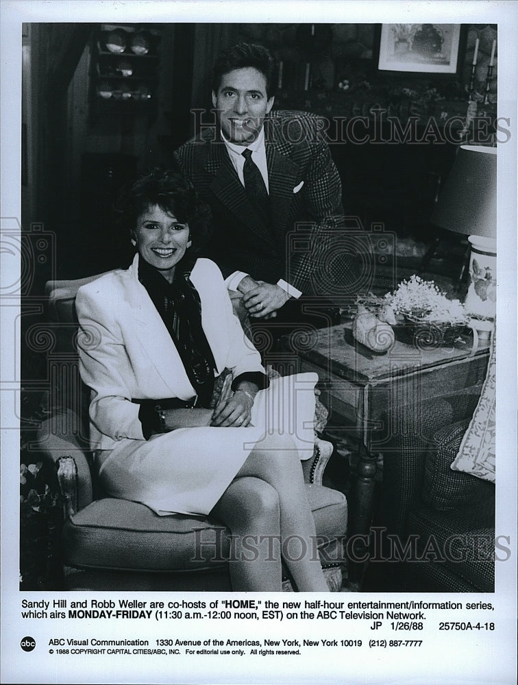 1988 Press Photo Sandy Hill and Robb Weller Hosts of &quot;Home&quot;- Historic Images