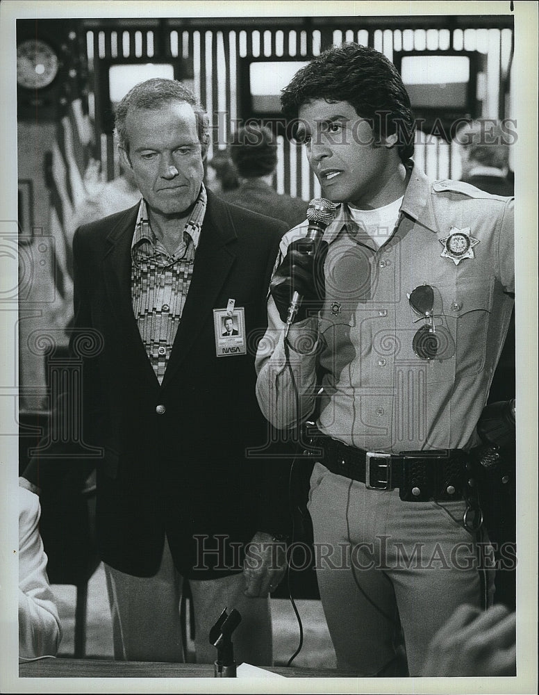 1983 Press Photo Astronaut Gordon Cooper, Erik Estrada, &quot;Chips&quot;- Historic Images