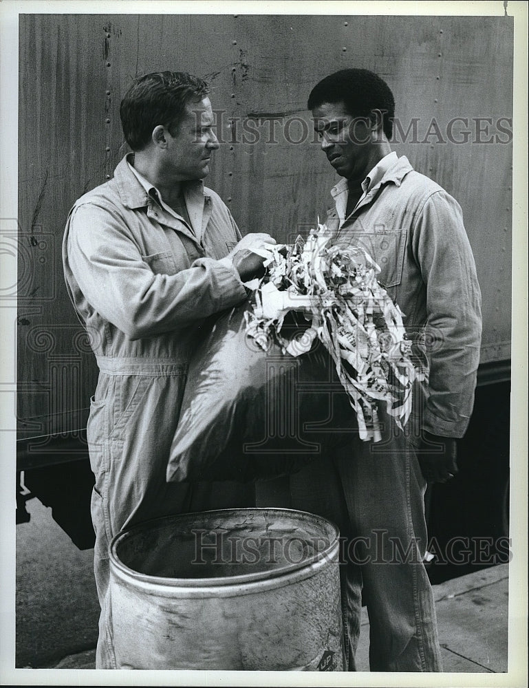 1987 Press Photo Actor, Director Charles Haid, Michael Warren, Hill Street Blues- Historic Images