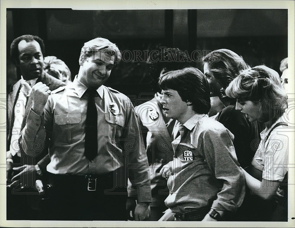 1984 Press Photo  &quot;Family Ties&quot; Michael J Fox, Tracy nelson, Richard Vidan- Historic Images