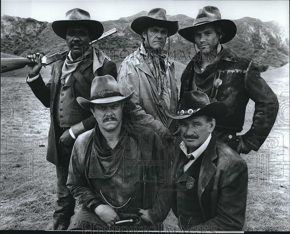 1986 Press Photo Cast Of TV Series &quot;Outlaws&quot;- Historic Images