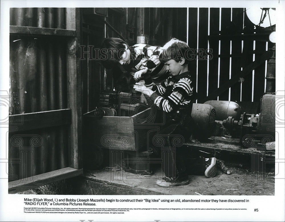 1982 Press Photo Radio Flyer Film Elijah Wood Joseph Mazzello Building Scene- Historic Images