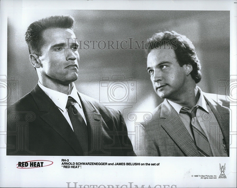 1988 Press Photo Arnold Schwarzenegger and James Belushi in &quot;Red Heat&quot;- Historic Images