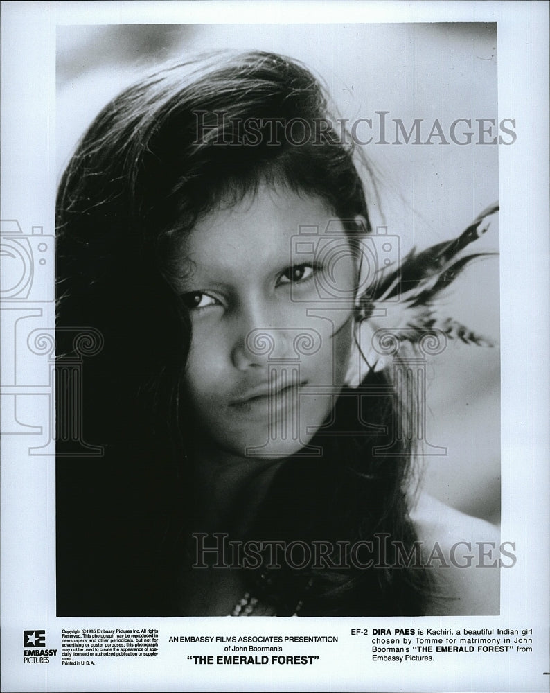 1985 Press Photo Dira Paes is Kachiri in &quot;The Emerald Forest&quot;- Historic Images