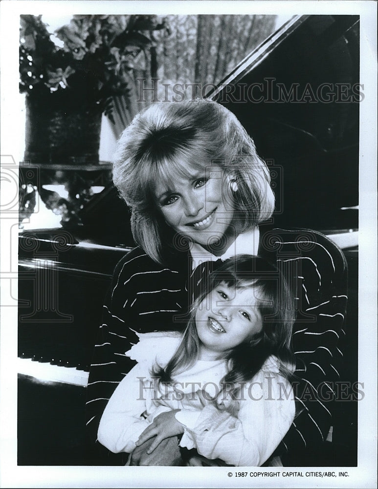 1987 Press Photo Linda Evans and Jessica Player in &quot;Dynasty&quot;- Historic Images