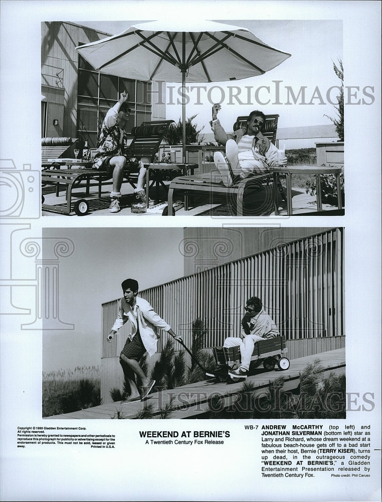 1989 Press Photo Andrew McCarthy and Jonathan Silverman in &quot;Weekend at Bernie&#39;s&quot;- Historic Images