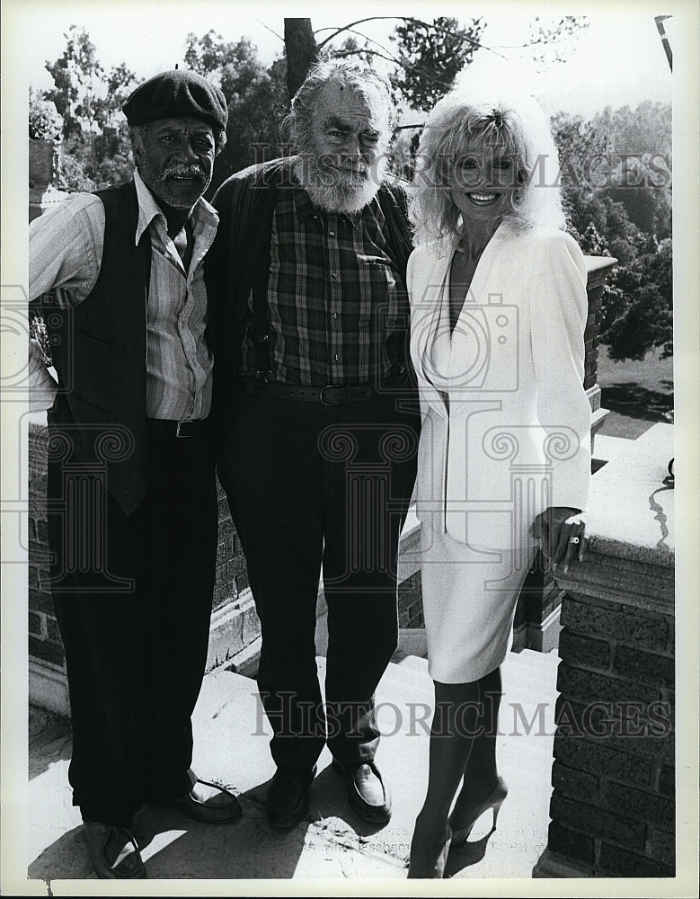 1986 Press Photo Television Series Easy STreet Loni Anderson Jack Elam- Historic Images