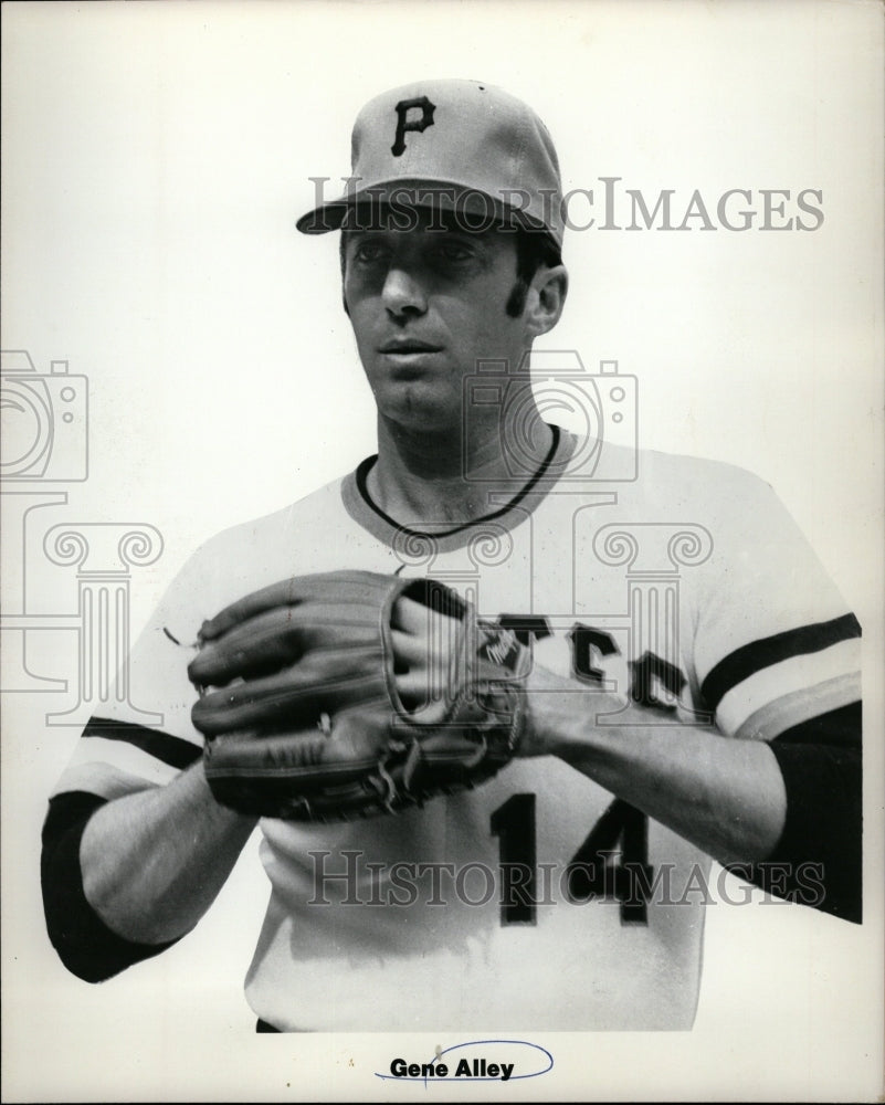 1971 Leonard Eugene Alley Pittsburgh Pirate - Historic Images