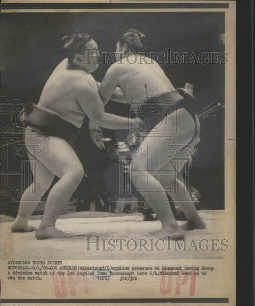 1976 Sumo Wrestlers Wakamisugi Mienoumi LA-Historic Images