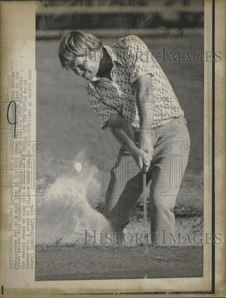 1974 Press Photo Simmons Sand Trap Hit Byron Nelson - Historic Images