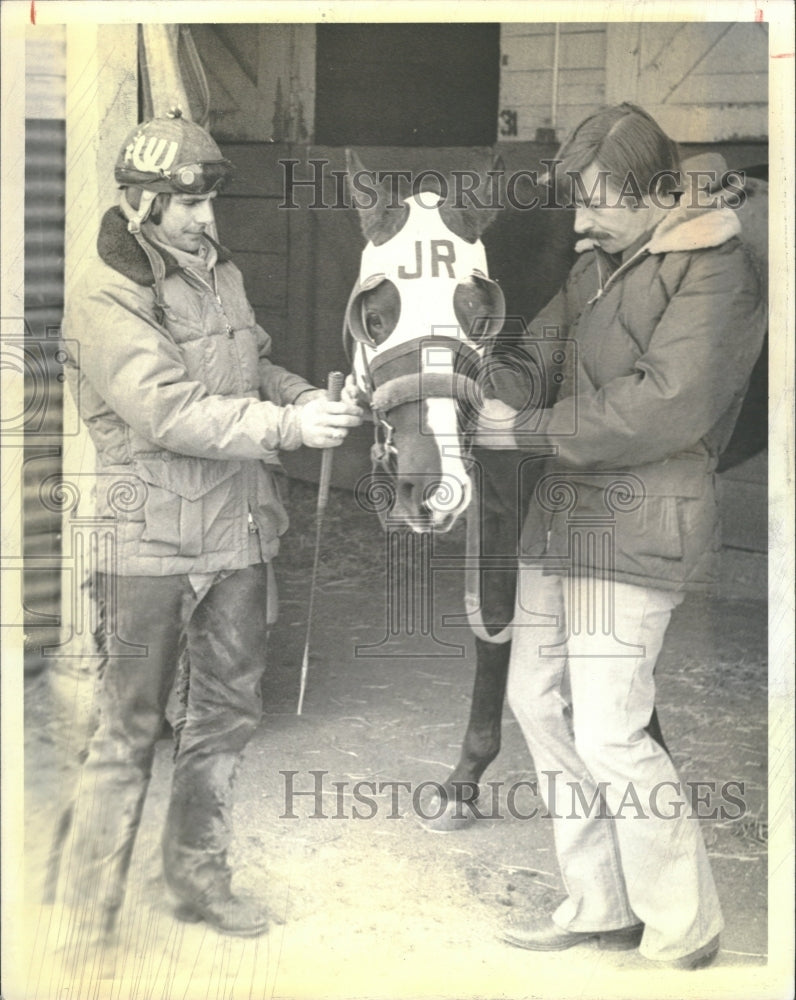 1976 Press Photo Bugged Credit Centennial Race Track - RRQ19411 - Historic Images