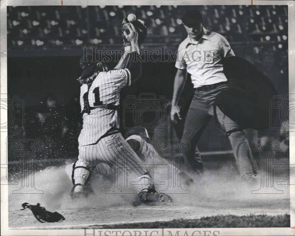 1975 Jeff Sovern Catcher Baseball Bears - Historic Images