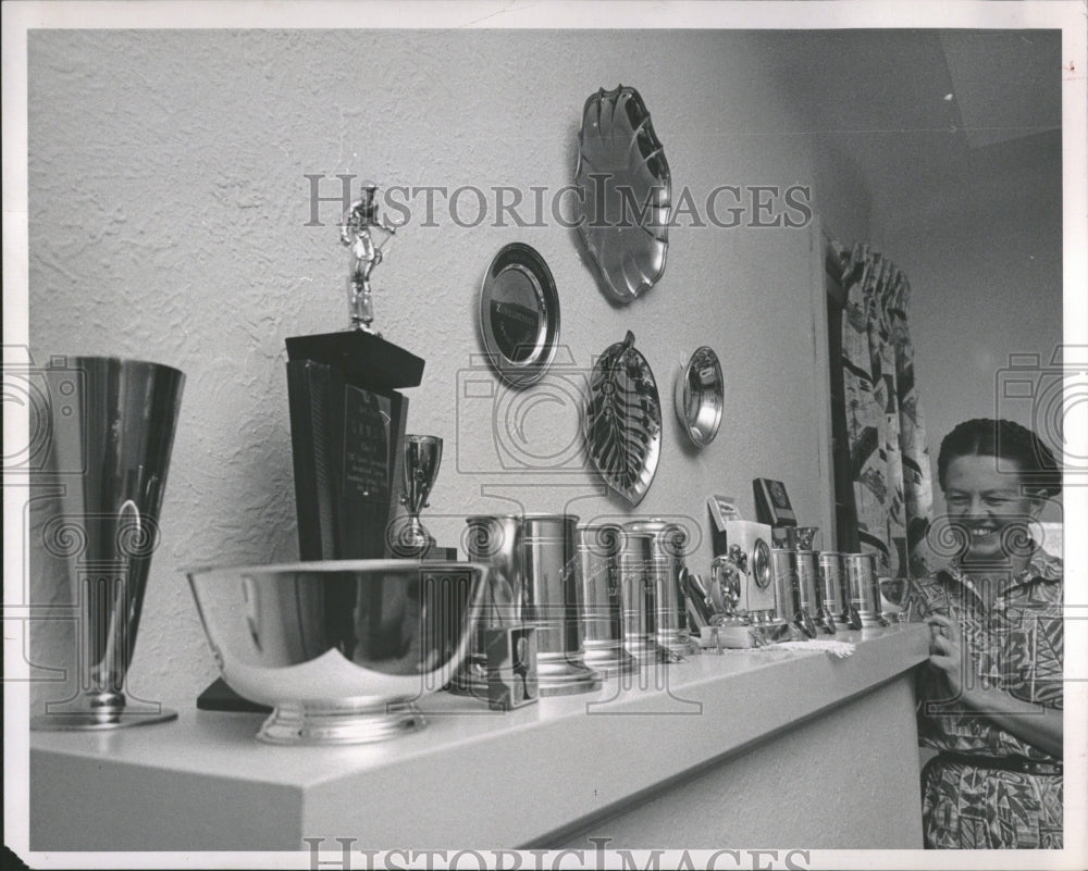 1962 Press Photo Mrs. Hans Bookstrom With Ski Trophies - RRQ20627 - Historic Images