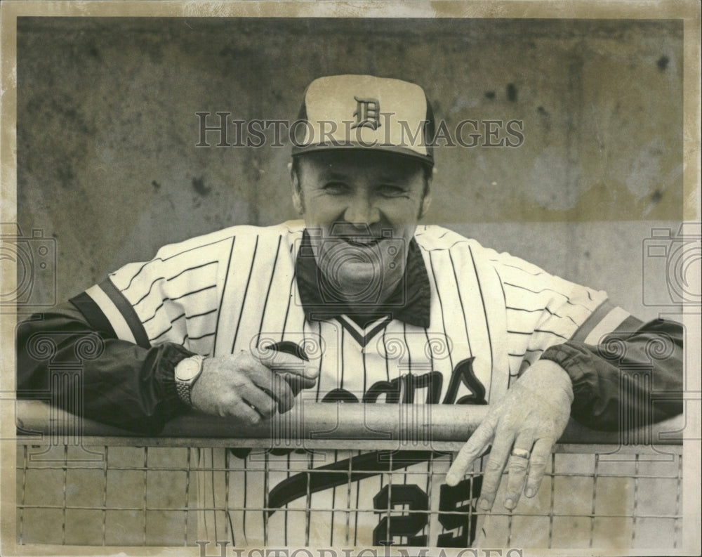 1977 Press Photo Jim Marshall Denver Bears Manager - Historic Images