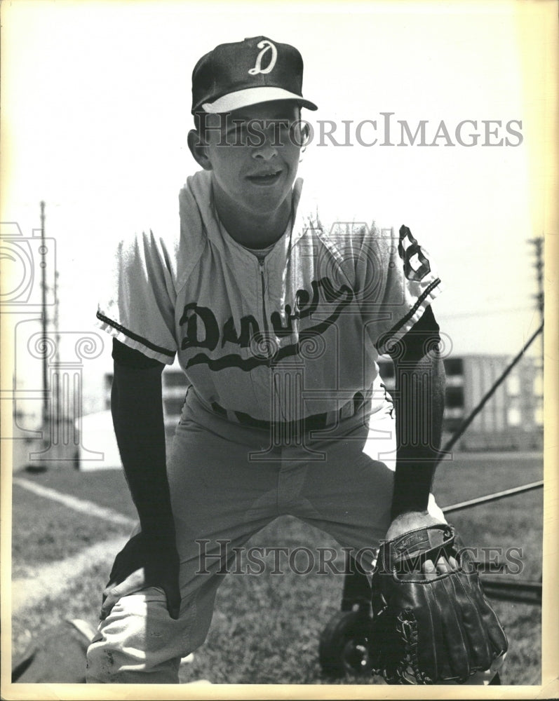 1965 Press Photo Outfielder Bill Suma Denver Univ. - RRQ21461 - Historic Images