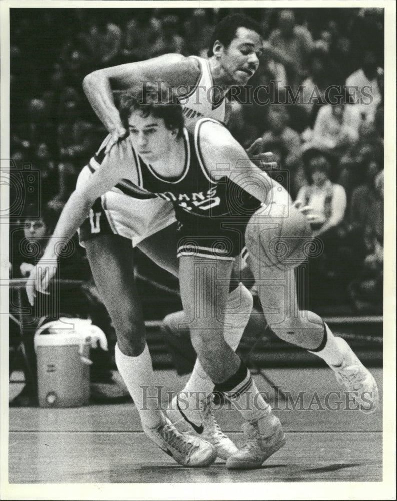 1981 Northwestern&#39;s Andre Goode Draws Foul-Historic Images