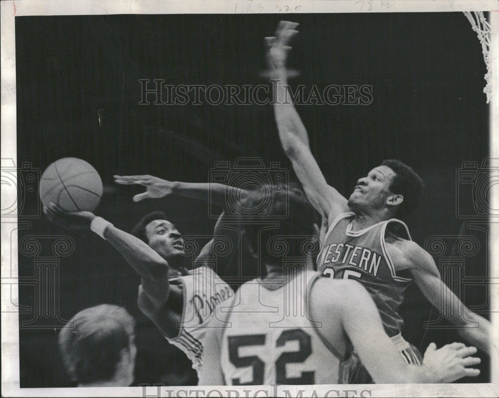 1972 Press Photo Deave Bustion Denver University Basket - Historic Images