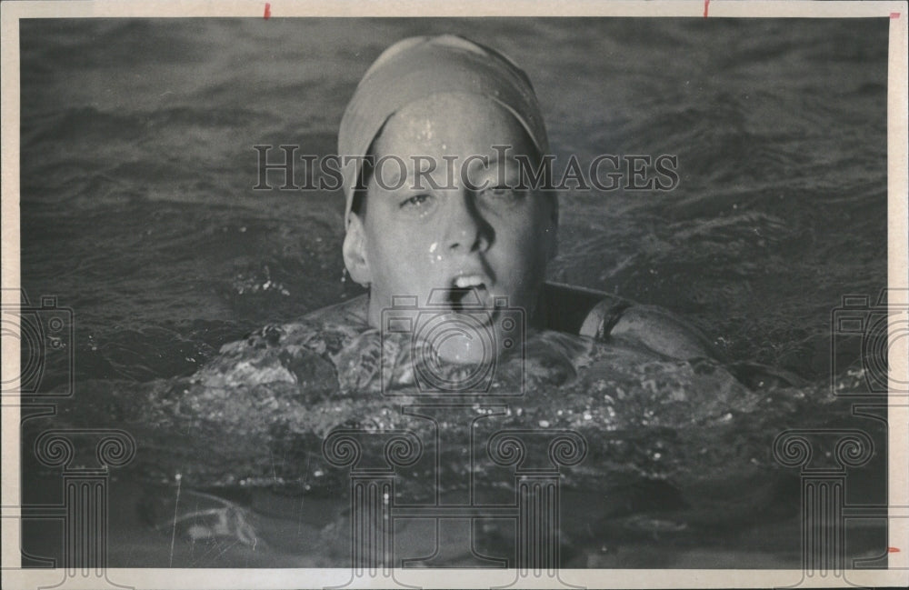 1977 Suzanne Fahey Swimmer 200 meter breast - Historic Images