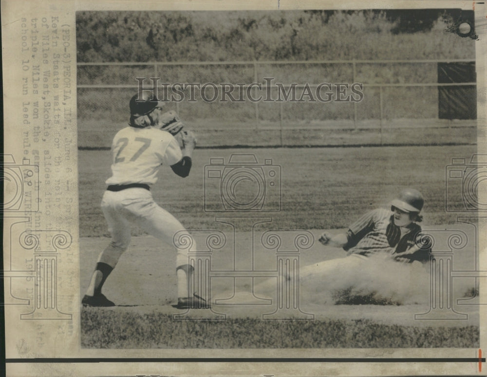 1976 Press Photo Kevin Staats Skokie slides triple - RRQ25589 - Historic Images