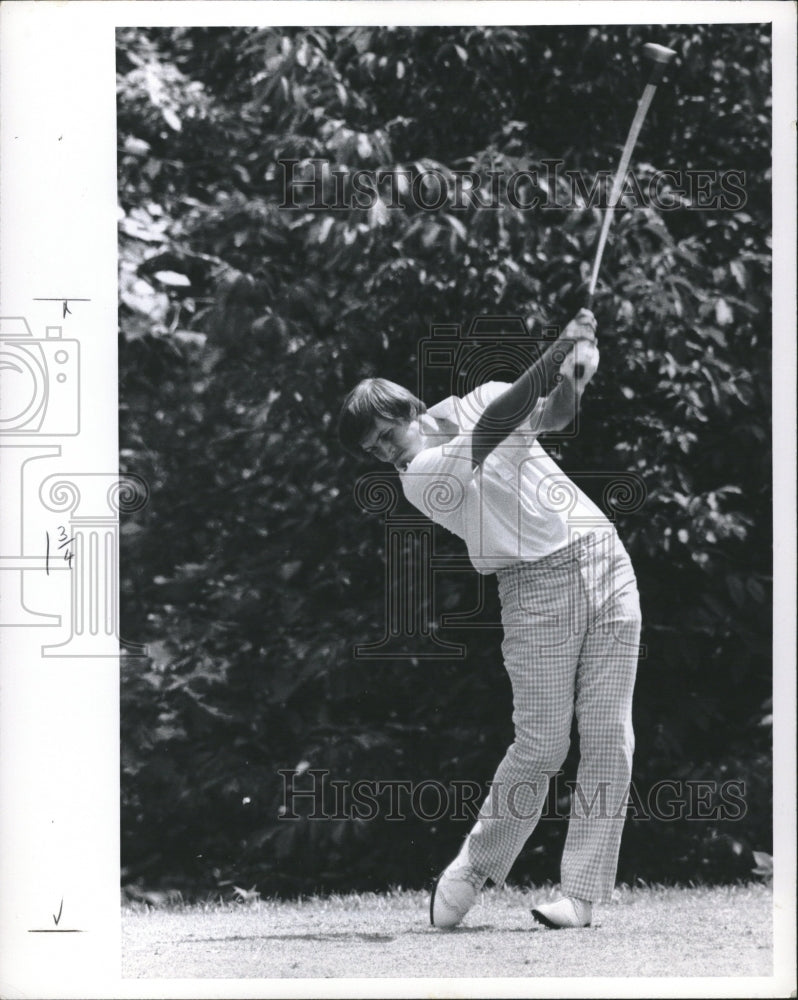  Jerry Heard Professional Golfer Swinging - Historic Images
