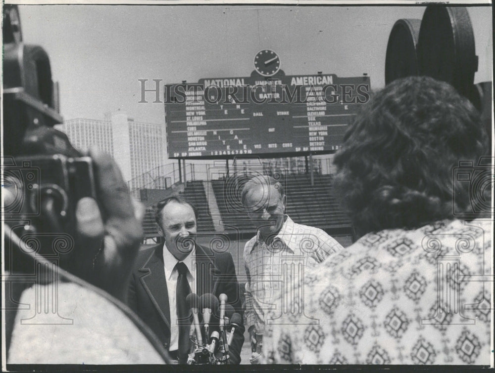 1974 Jim Marshall Wrigley Field Cub Manager - Historic Images
