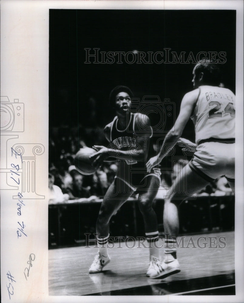 Jr. Bridgeman M.Lwaukee Bucks Basket Ball Player - Historic Images