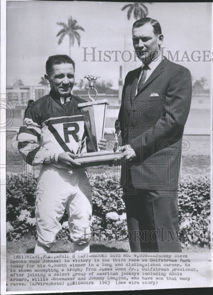 1963 Steve Brooks rode Johnsal race victory - Historic Images