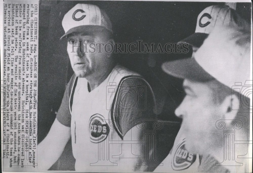 1964 Cincinnati Reds Mgr Talks With Coaches - Historic Images