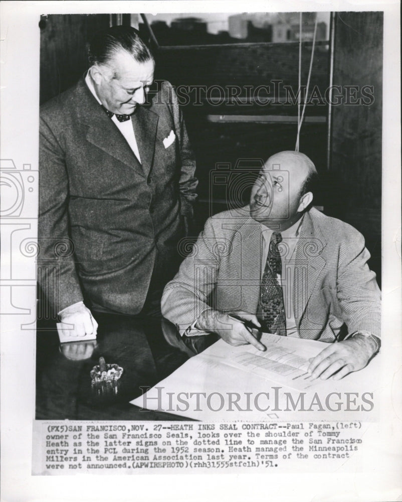 1951 Press Photo Tommy Heath Signs PCL Contract - RRQ57093 - Historic Images