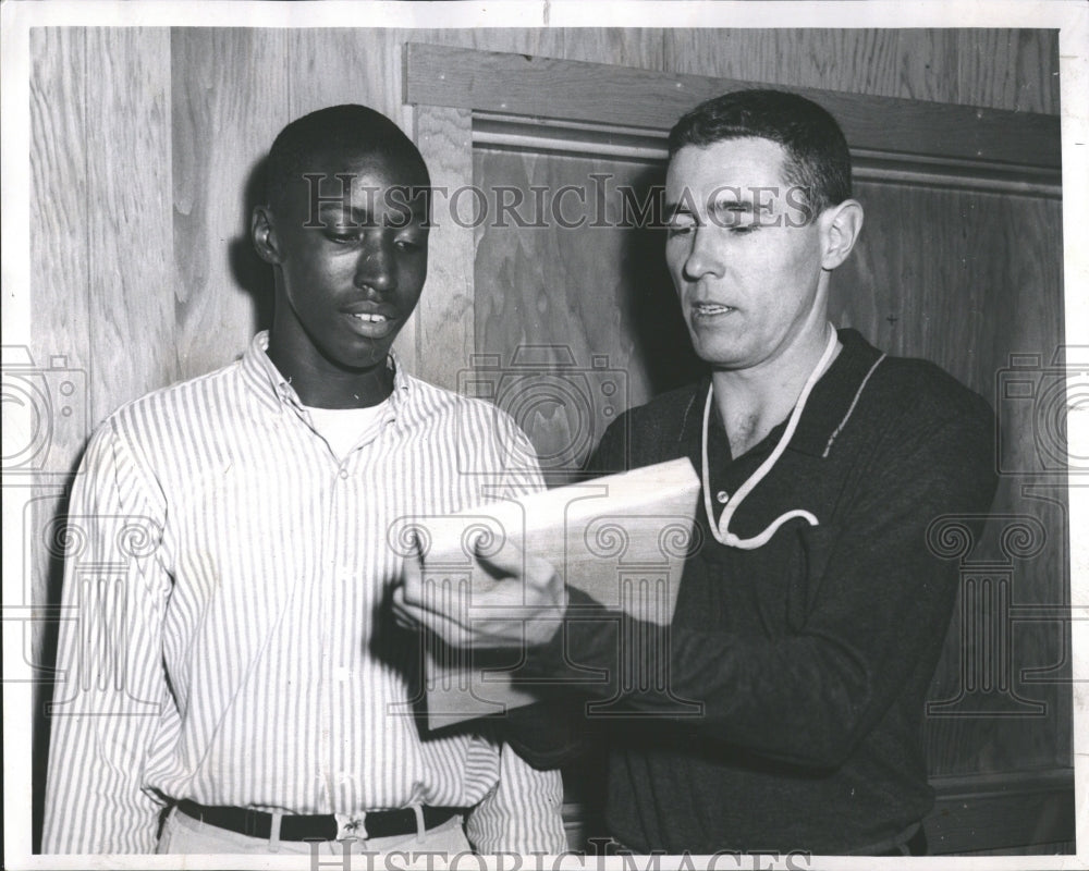 1961 Coach John Wilkinson golf Lyle Smith - Historic Images