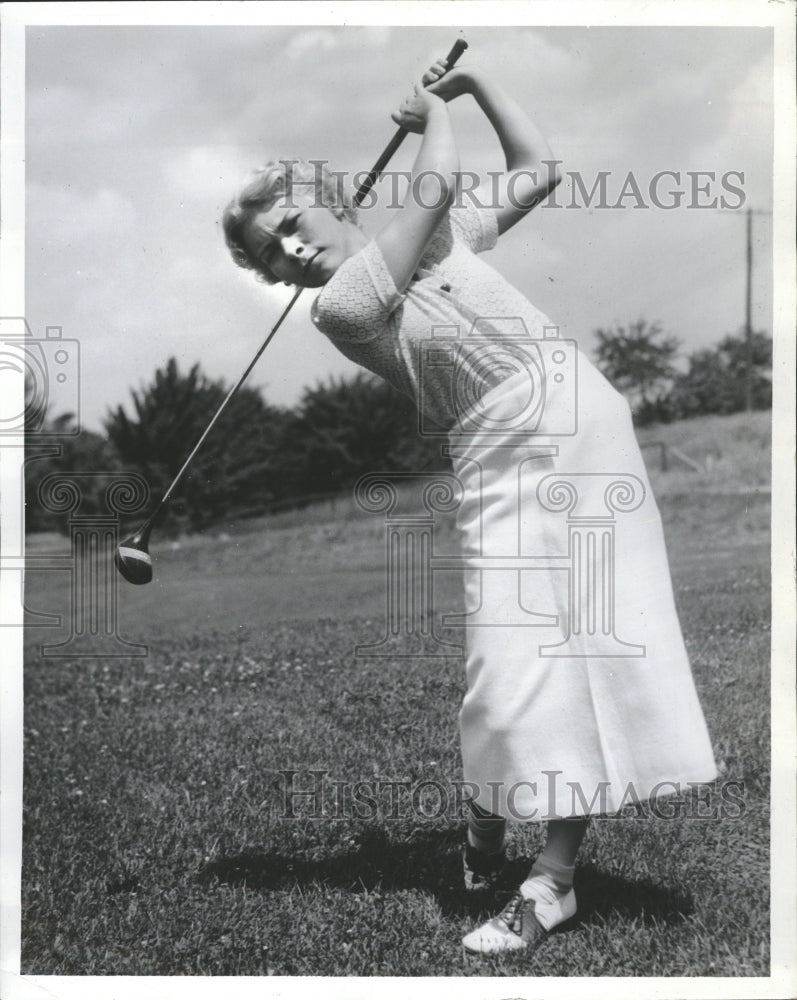 1935 Female Golfer Carolyn Smith - Historic Images