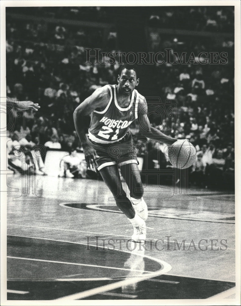  Houston Rockets Floyd Dribbling Basket - Historic Images