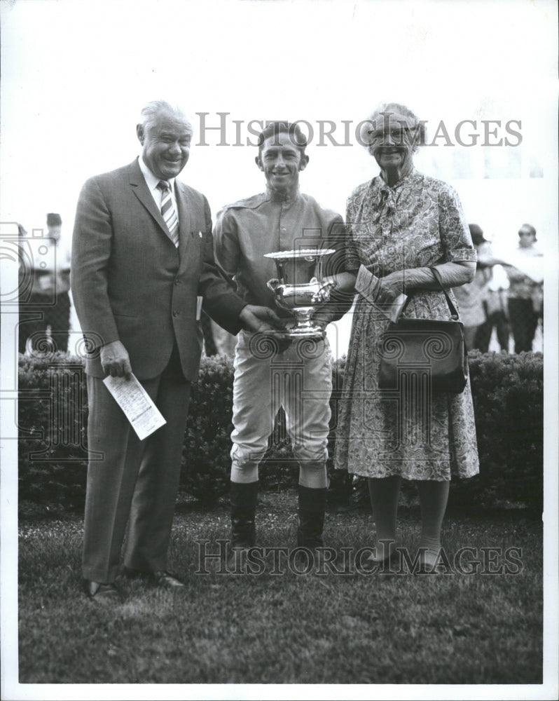 1969 Press Photo Fair Lady Stakes Win Jockey Trainer - RRQ64125 - Historic Images