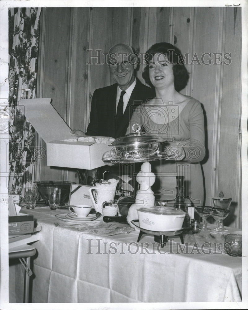 1961 Press Photo Wedding Shower Ormsby With Father - RRQ64173 - Historic Images