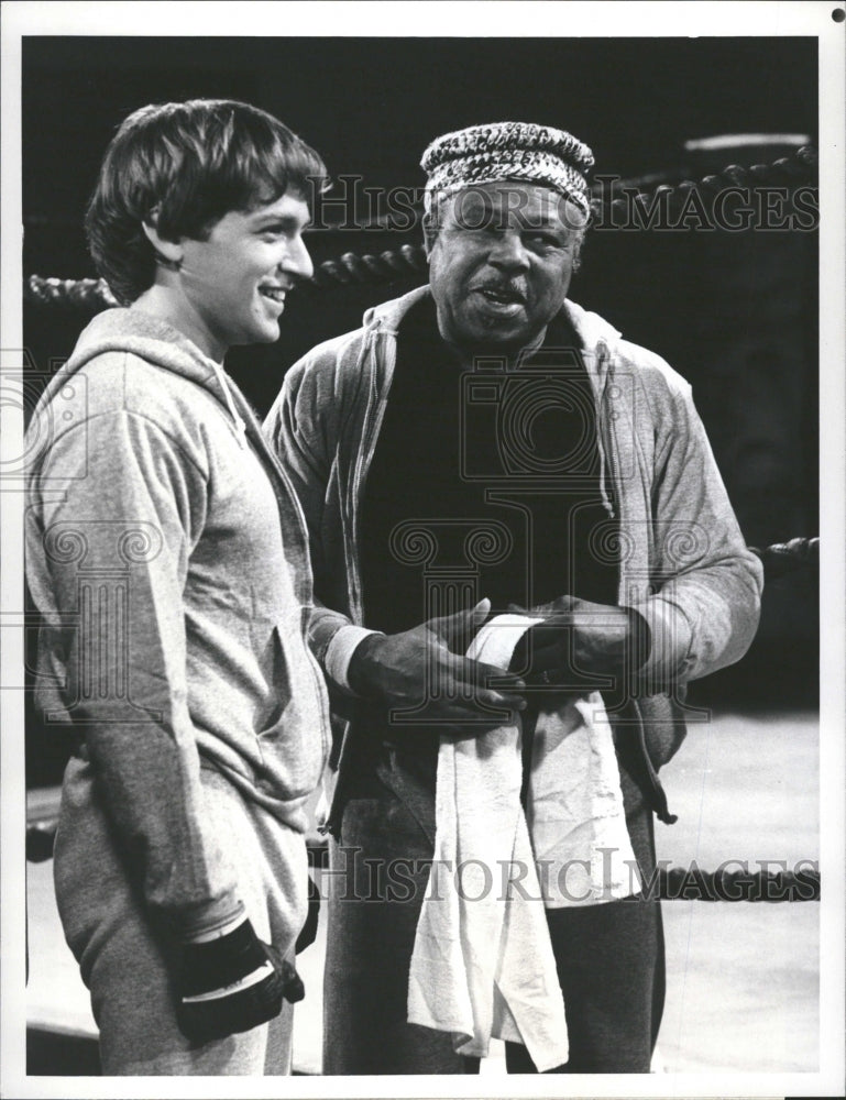 1981 Actor Larry Joshua With Archie Moore - Historic Images