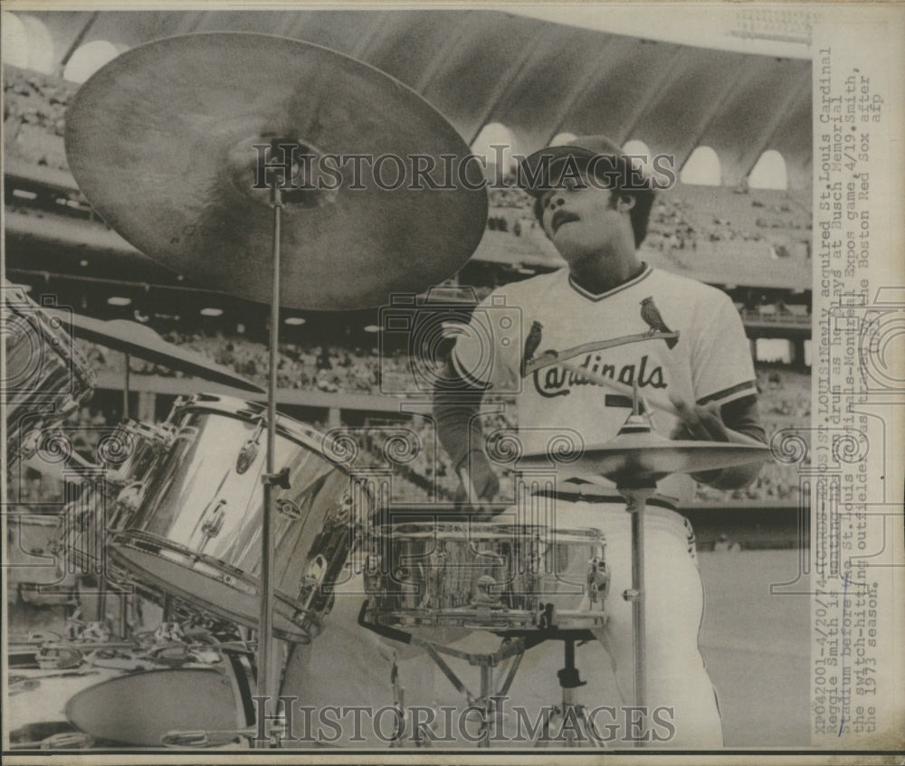 1974 Press Photo St Louis Cardinal Reggie Smith drum Busch Memorial Stadium Expo - Historic Images