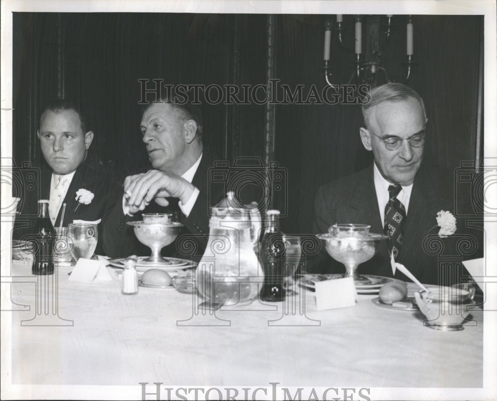 1954 Virgil Trucks and Charlie Grimm at the Chicago Writers Diner-Historic Images