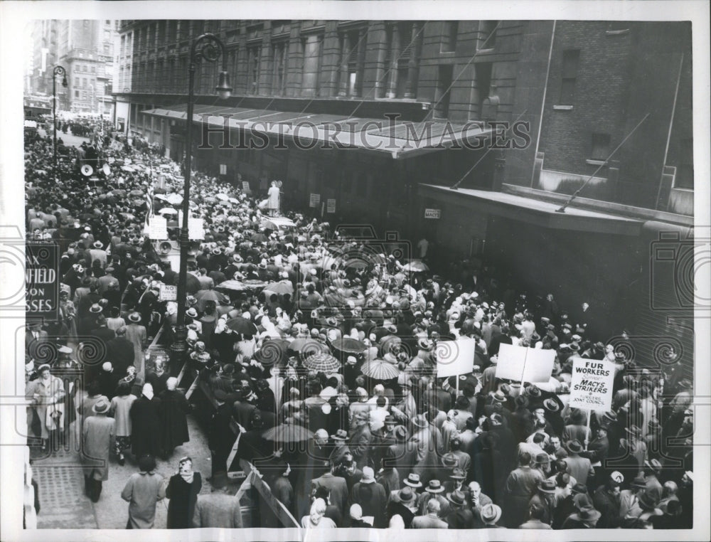 1956 New York Rally Macy&#39;s Strike - Historic Images