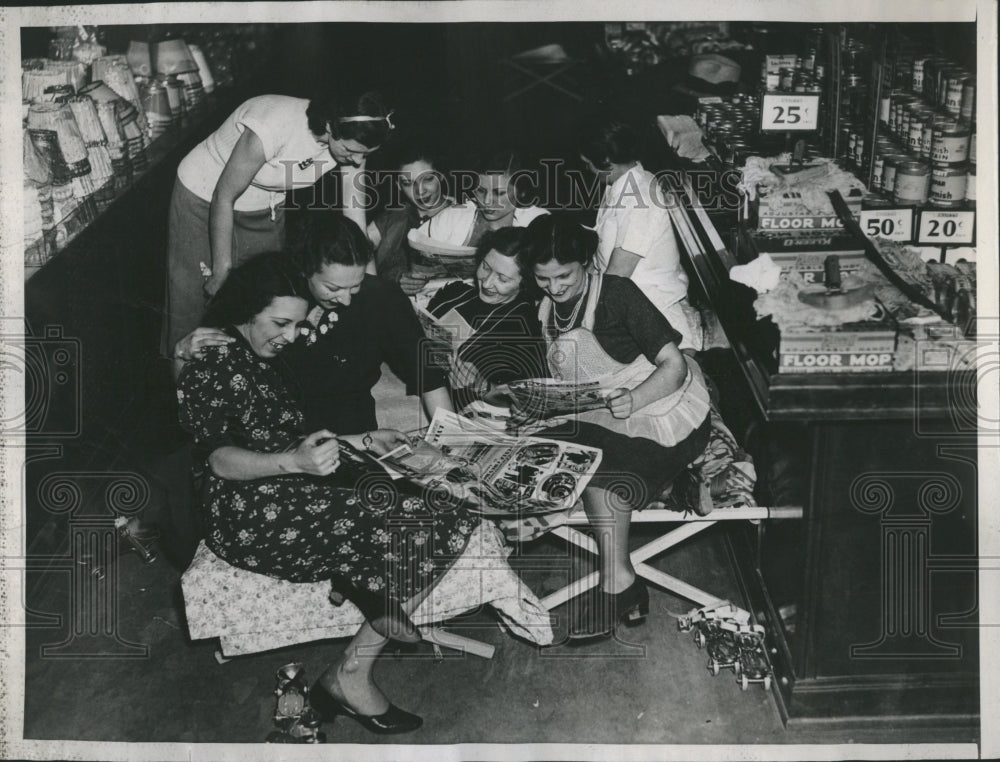 1937 Press Photo Girls sit down refusing to strike - RRR12089 - Historic Images