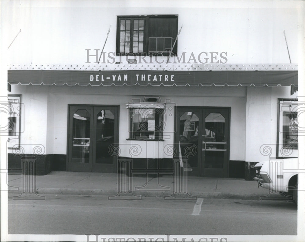 1973 Del van theater - Historic Images