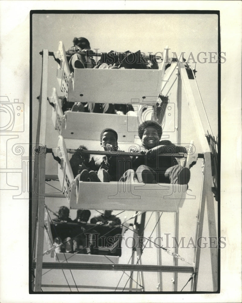 1984 Youngsters Ferris Wheel Easter Fair - Historic Images