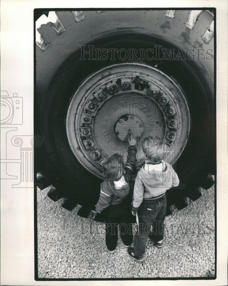 1988 Christian Evan Wind Tire Fed Quarry - Historic Images